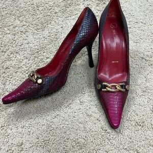 St. John snakeskin gray fuschia heels size 7B